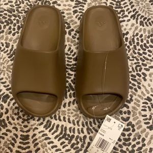 YEEZY SLIDES